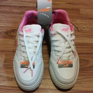 Women's Tennis SHoes Avia Size 9 New Never Worn White With Pink